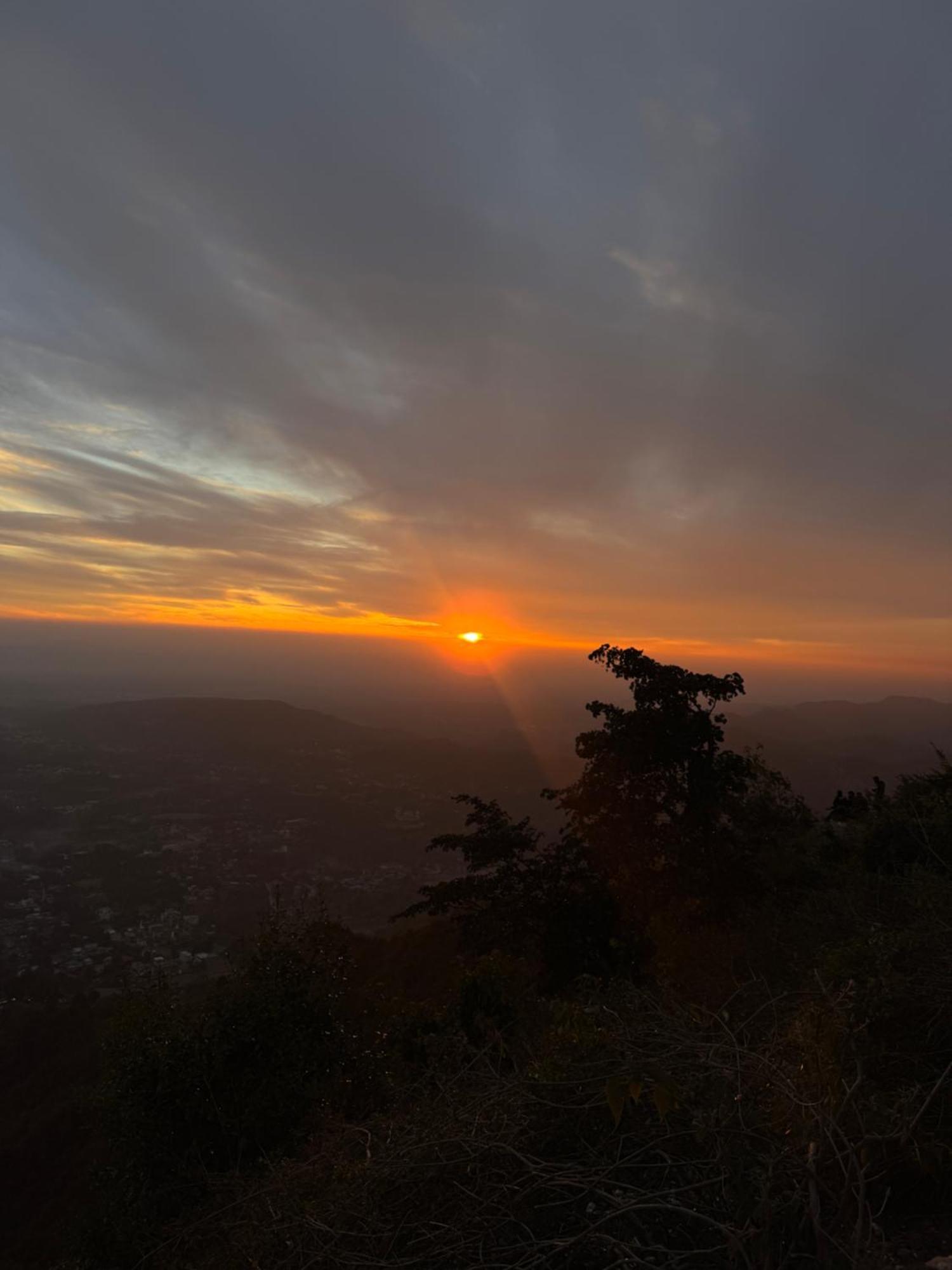 The Vintage Hill Village - Himalayan Boutique Resort Канатал Экстерьер фото